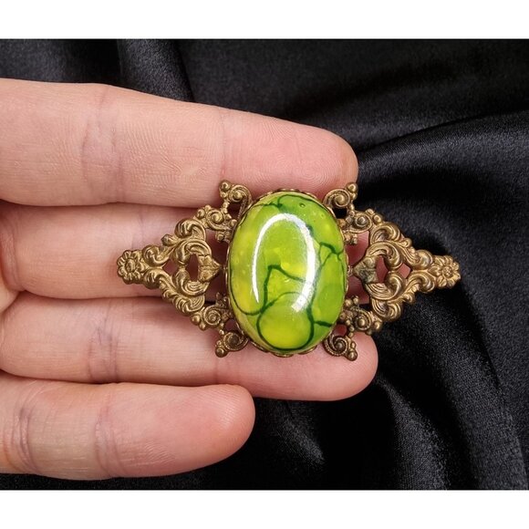 Antique Early 20th Century Ornate Brass Brooch With Vibrant Green Marble Design - Picture 5 of 5